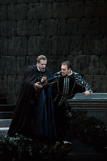 Silva (Dmitry Belosselskyi) et Ernani (Francesco Meli)© Marty Sohl/Metropolitan Opera