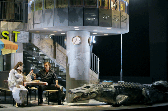 Crocodile's folie: duo final de Siegfried (Stefan Vinke) et Brünnhilde (Catherine Foster) ©Enrico Nawrath/Bayreuther Festspiele 